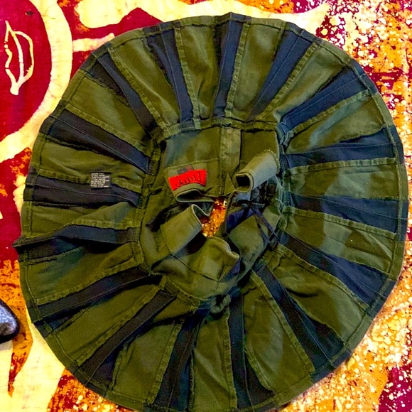 RARE 90’s VTG. TRIPP NYC GREEN & BLACK PLEATED MINI SKIRT W/STRAPS-LG~LIKE NEW - Picture 15 of 16